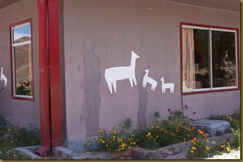 Putre, Chile. Veggkunst på hotellets vegger